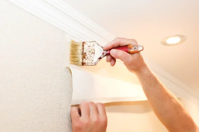 Pose de papier peint à Millières — revêtements muraux et toiles de verre